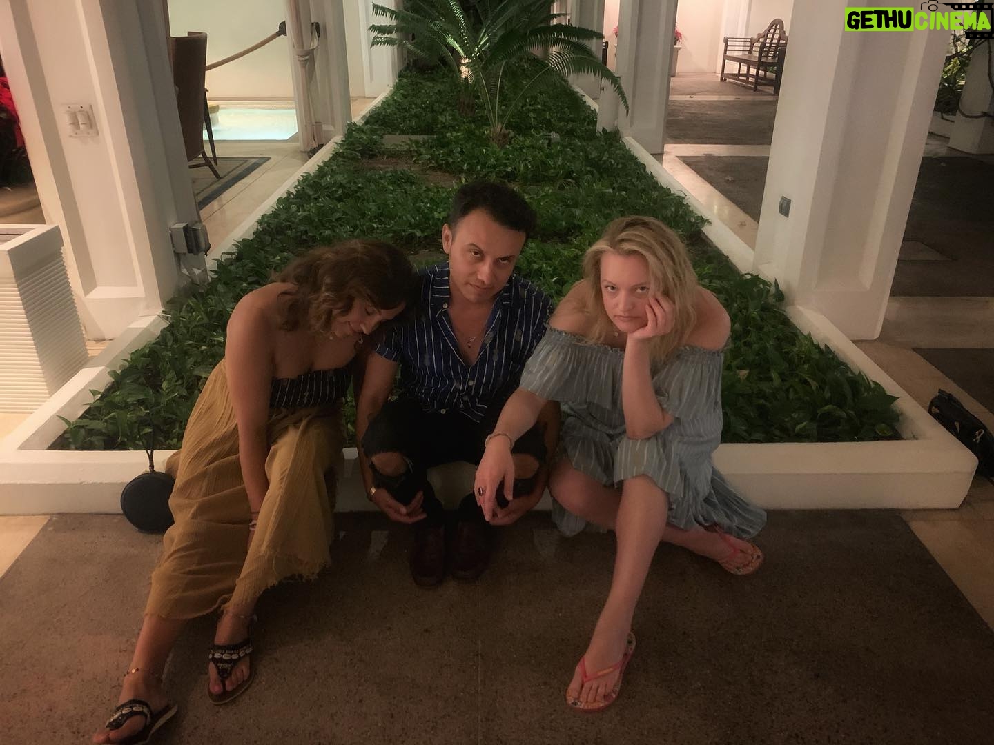 Elisabeth Moss Instagram - My candle burns at both ends; It will not last the night; But ah, my foes, and oh, my friends-- It gives a lovely light.-Millay πππ@dianefrancescaa @jett007r #pineapplegang #thatsawrap