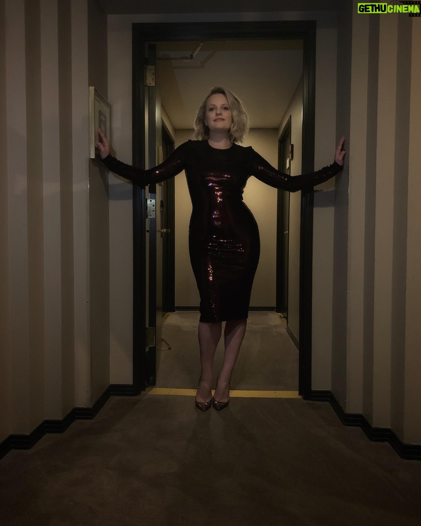 Elisabeth Moss Instagram - 🔪🔪🔪 @theinvisiblemanmovie @tomford #theinvisibleman