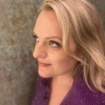 Elisabeth Moss Instagram - 💁🏼‍♀️ @latelateshow @chloehartstein @danielmartin @tommy_buckett @joannavargasnyc @joannavargas @handmaidsonhulu #thehandmaidstale