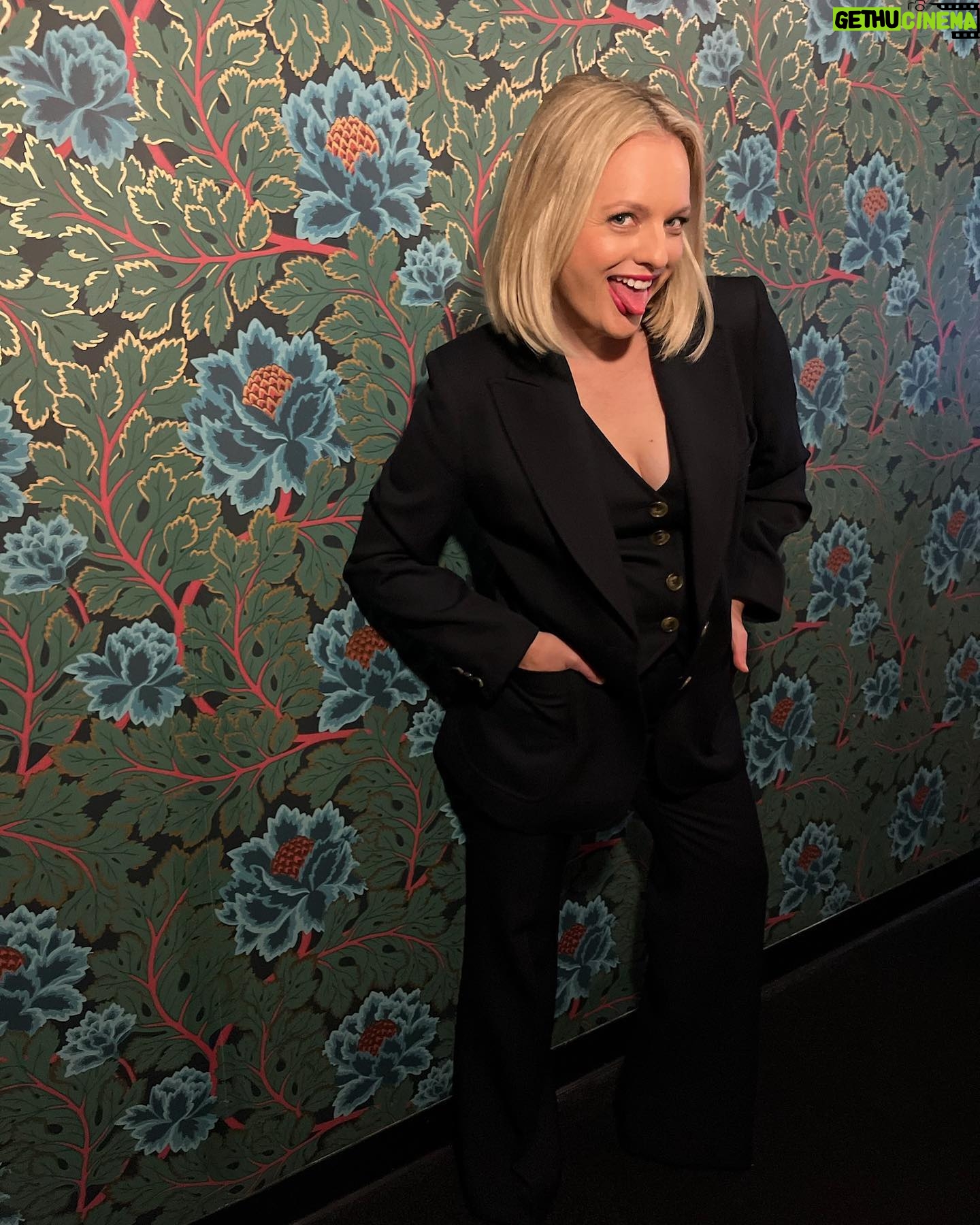 Elisabeth Moss Instagram - Thank you for having me Jimmy, always so nice to see you!! 😘 @jimmykimmel @jimmykimmellive @chloehartstein @bella_freud @tommy_buckett @danielmartin @joannavargas @joannavargas #thehandmaidstale