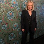 Elisabeth Moss Instagram - Thank you for having me Jimmy, always so nice to see you!! 😘 @jimmykimmel @jimmykimmellive @chloehartstein @bella_freud @tommy_buckett @danielmartin @joannavargas @joannavargas #thehandmaidstale