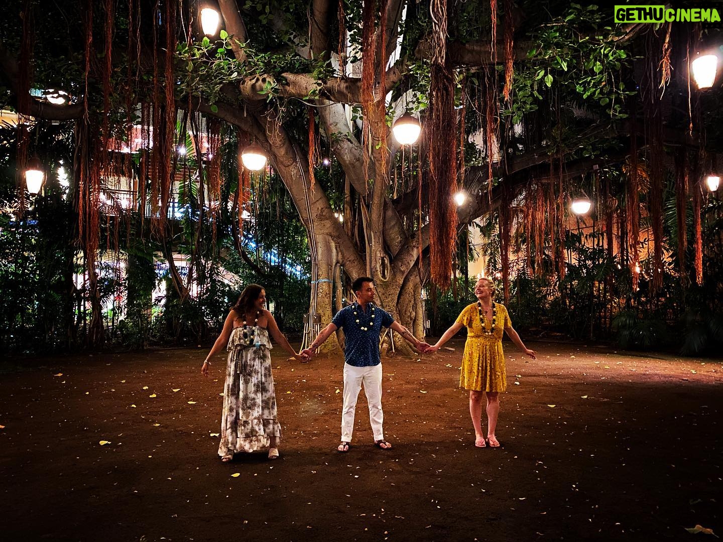 Elisabeth Moss Instagram - Life is too important to be taken seriously-Oscar Wilde 💛 @dianefrancescaa @jett007r