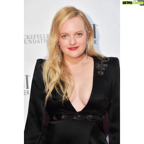 Elisabeth Moss Instagram - Thank you for having me @gothamawards and for the nomination for @hersmellmovie and thank you @beaniefeldstein for making me less nervous, you are a real gem of a gal ❤️ styling @karlawelchstylist stylist assistant @tommy_buckett 😉dress @dundasworld and my main boys of course Hair @tommy_buckett Makeup @danielmartin #hersmell #gothamawards