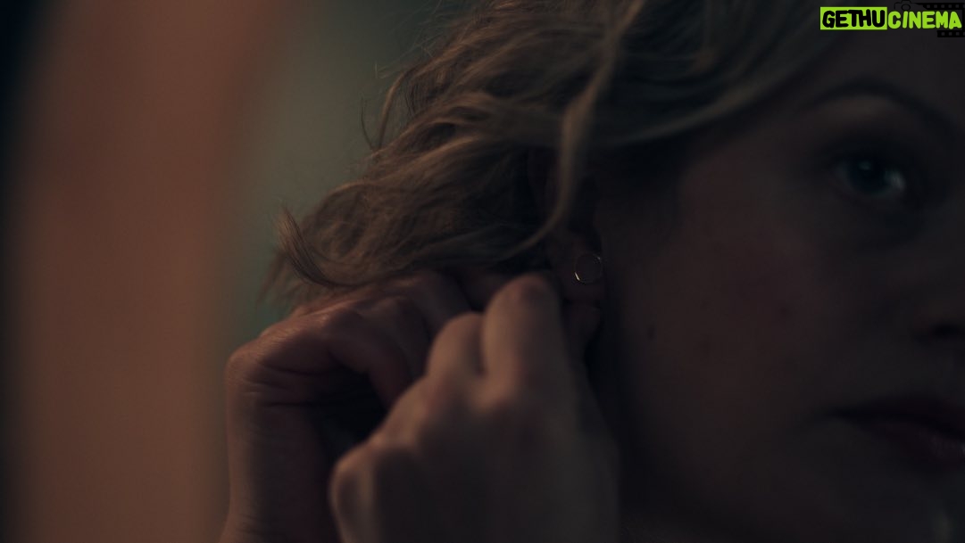 Elisabeth Moss Instagram - You ready? 😈 Season 5 is now streaming only on @hulu @handmaidsonhulu #thehandmaidstale