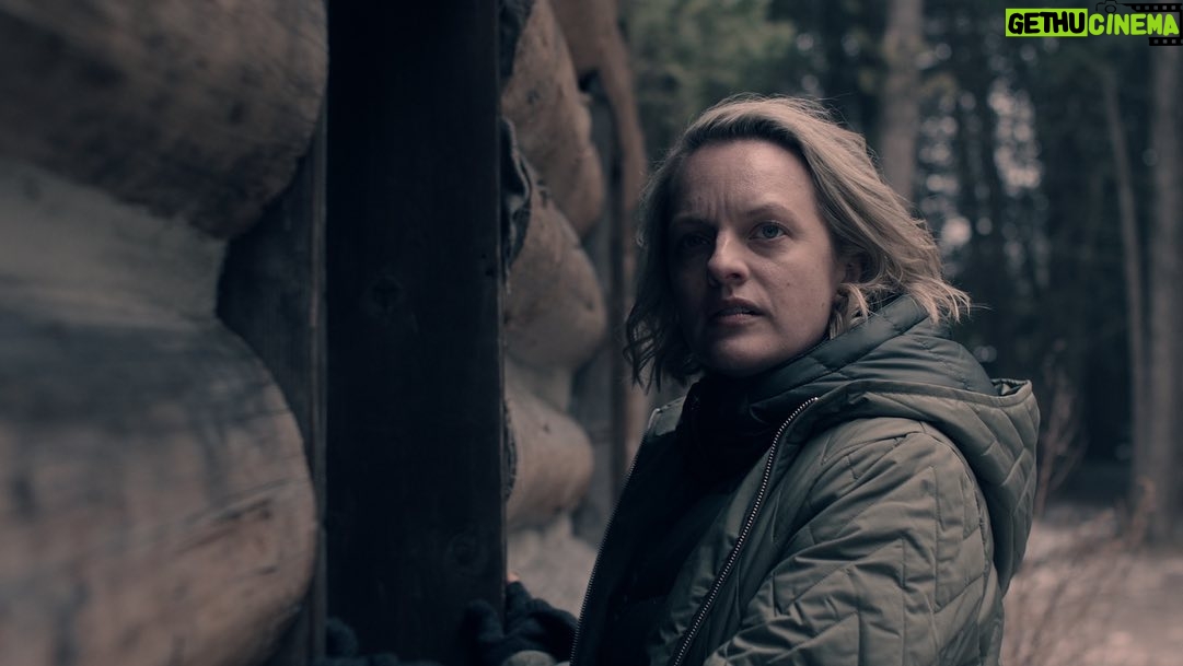 Elisabeth Moss Instagram - Are you all caught up on episode 3? Episode 4 drops tonight at 9PT/12ET 😉 @handmaidsonhulu @hulu #thehandmaidstale