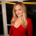 Elisabeth Moss Instagram - Thanks to my ladies for such a great week and for pulling me together every day 😘 styling @karlawelchstylist hair @sunniebrook makeup @kayleenmcadams @jvskincare @joannavargasnyc best skincare in the world and most bad ass publicist around @ladygraypix and my right hand and associate producer @dianefrancescaa ❤️