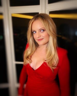 Elisabeth Moss Instagram - Thanks to my ladies for such a great week and for pulling me together every day 😘 styling @karlawelchstylist hair @sunniebrook makeup @kayleenmcadams @jvskincare @joannavargasnyc best skincare in the world and most bad ass publicist around  @ladygraypix and my right hand and associate producer @dianefrancescaa ❤️