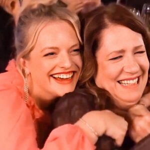 Elisabeth Moss Instagram - 💖💃🏼💖 @handmaidsonhulu #sagawards #handmaidstale