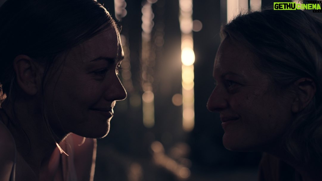 Elisabeth Moss Instagram - Thinking about opening a doula business…. 😎 @handmaidsonhulu episode 507, with the incomparably brilliant @yvonnestrahovski who gives one of the best performances of her career in this episode, directed by @_natalialeite_ who I fell in love with for her kindness and ferocity and strength all wrapped up in one very cool collaborative package, written by @rachelshukert who wrote a beautiful jewel of an episode, and have to give a special shout out to the cinematography in the barn sequence which was by @tomomenon who defined the phrase “ painting with light” with every frame 👊🏻 @hulu #thehandmaidstale