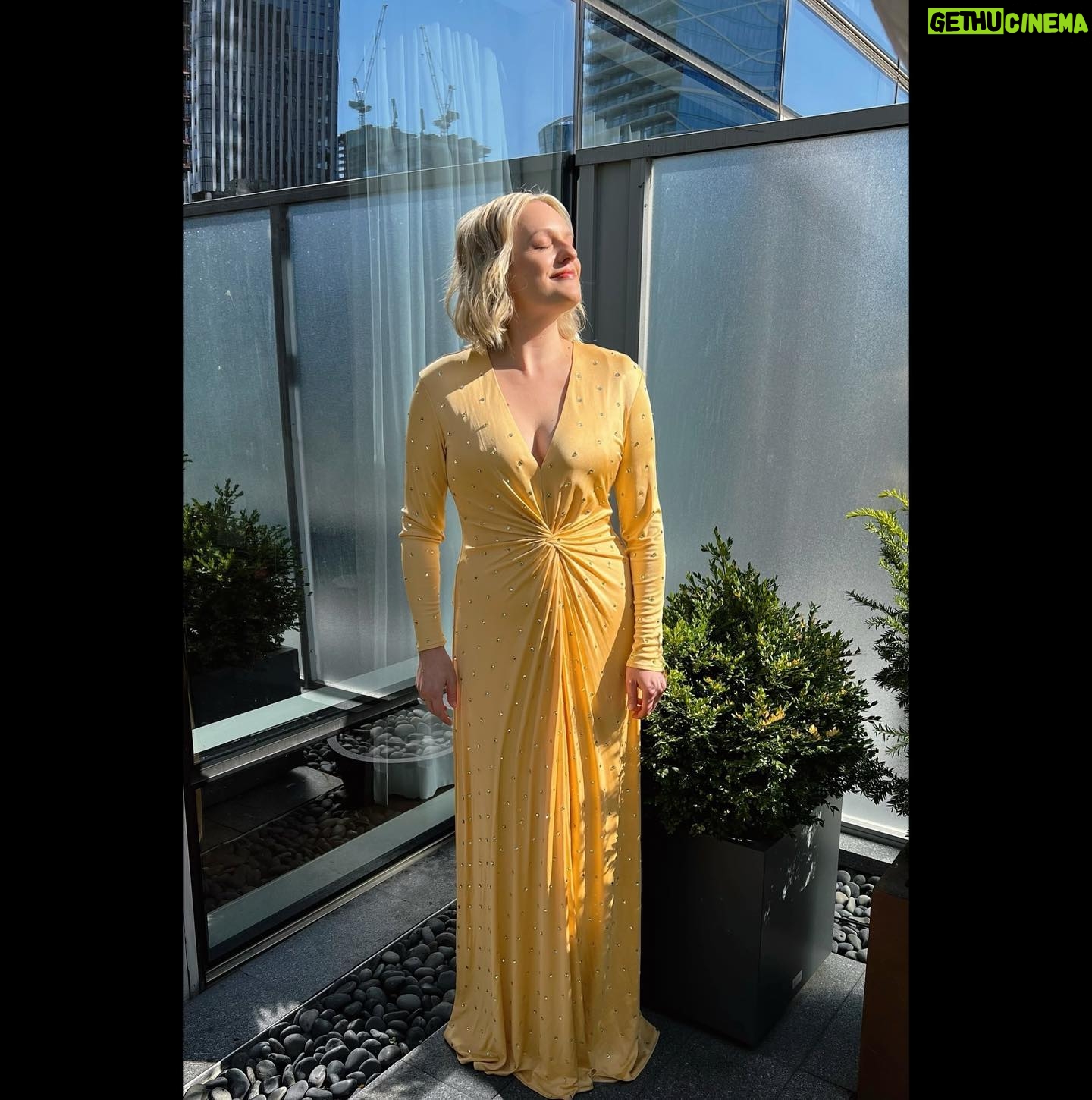 Elisabeth Moss Instagram - 💛💛💛 @chloehartstein @tommy_buckett @danielmartin @joannavargas @joannavargasnyc @tiff_net @handmaidsonhulu @stjohn #thehandmaidstale