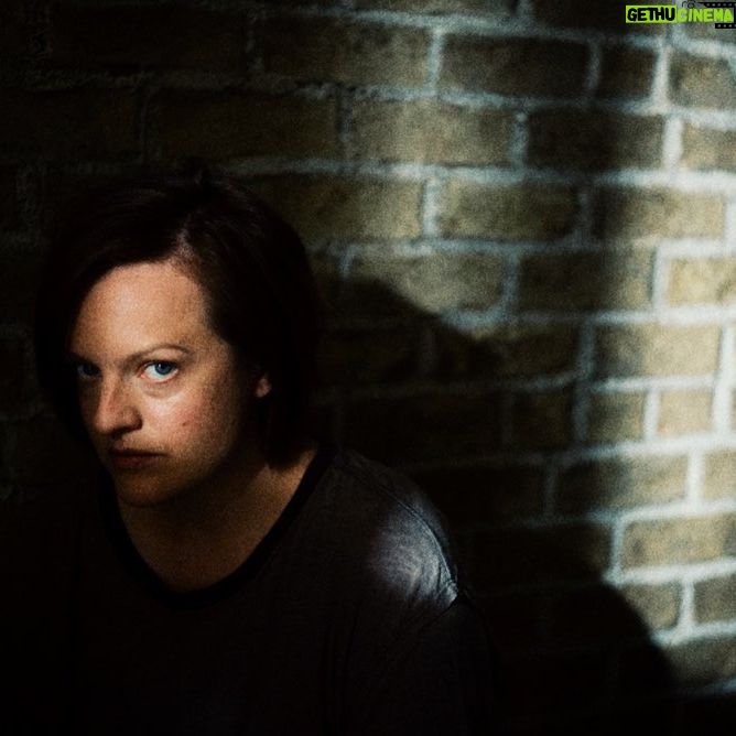 Elisabeth Moss Instagram - Kirby. ⏳ @appletv #shininggirls 📷 by our brilliant cinematographer @bonnieelliottdp