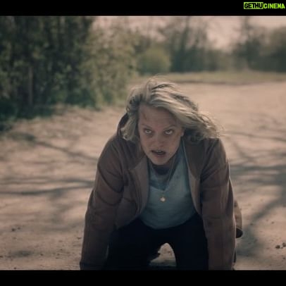 Elisabeth Moss Instagram - You’re going to want to be caught up before the end of this episode gets spoiled for you…. The best cliffhanger of the season so far 😈 Streaming tonight at 9PT/12ET only on @hulu @handmaidsonhulu #the handmaidstale PS I truly love this episode written by @kthunder5000 directed by @supervives and shot by @nicdaleydp ❤️