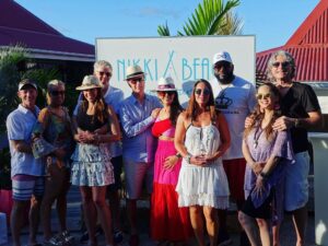 Eliza Dushku Instagram - Lurvvve this ✨🌊♥️☀️crew~LPH🙏for such a #HappyBirthday for my bu! #Sister-ladies here’s to all of #OurBaby 😅🥰 #👯‍♀️👭🧜🏼‍♀️🧘🏻‍♀️💃🏻