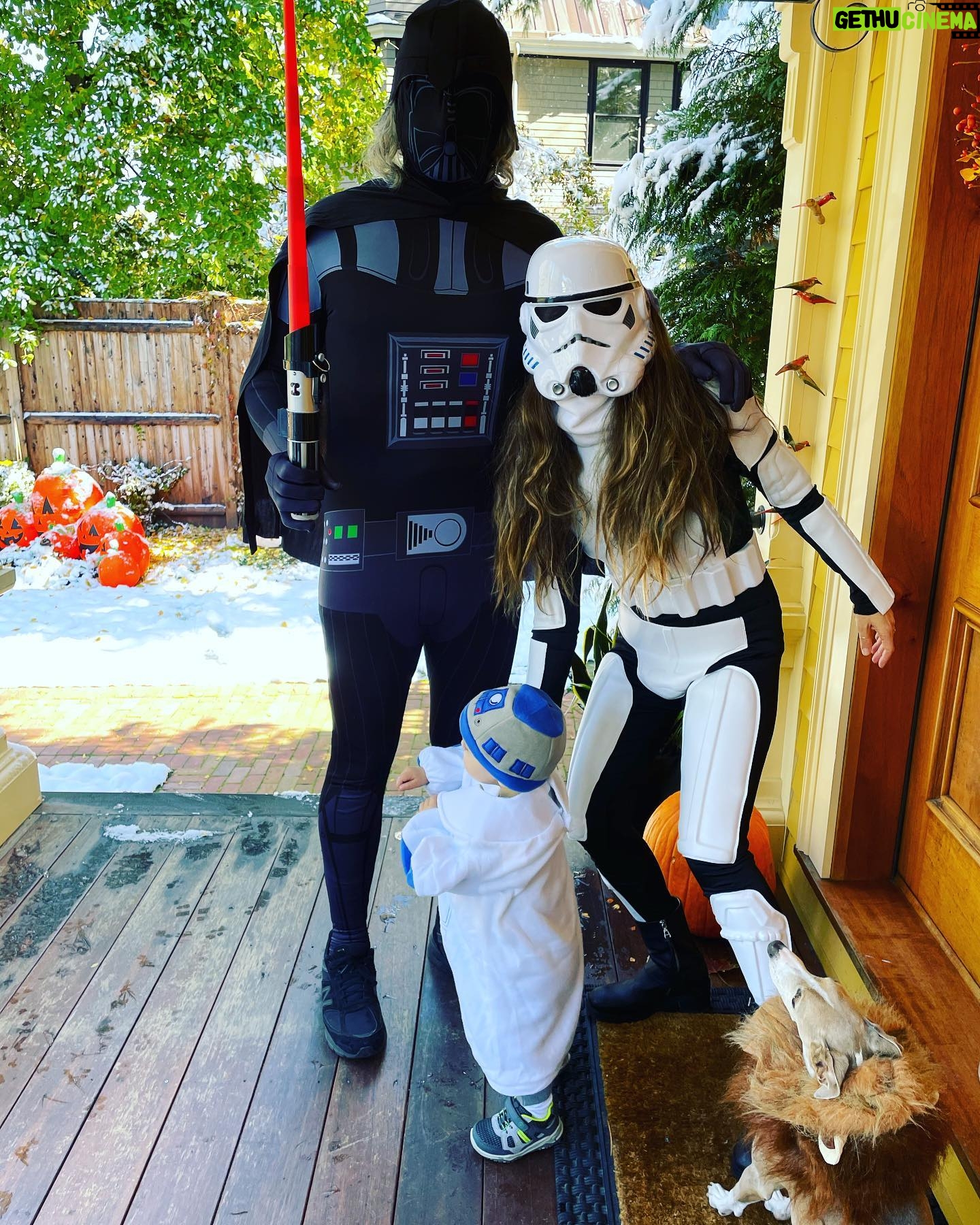 Eliza Dushku - 18.8K Likes - What a weird -but still pretty sweet because of this R2D2 cutie pie baby boy- pandemic #Halloween π we had, you?
And, DO think on this- from #BornInTheUSA Bruce- before tomorrow.. & #vote like our countryβs #joy #happiness #mojo #cheering for others & #humanity depends on it: cuzβ it Does. God Bless us, everyone πΊπΈβ€οΈπ€π & may the universal Forceβ¨be with Us π
*Bruce shared this poem by #ElayneGriffinBaker ! Thx IG