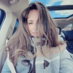 Eliza Dushku Instagram - Easy “Mom Lob” @ hubs longtime salon/stylist @leonandcosalon by the lovely: Leon de Magistris (only 2nd cut since pandemic!) asked him to LOB ME..! Holy hair freedom🕊 😘 Happy Holidays! #bostonhairstylists #bostonhairstylist #bostonhair #LeondeMagistris 💇🏽‍♀️🙏