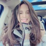 Eliza Dushku Instagram - Easy “Mom Lob” @ hubs longtime salon/stylist @leonandcosalon by the lovely: Leon de Magistris (only 2nd cut since pandemic!) asked him to LOB ME..! Holy hair freedom🕊 😘 Happy Holidays! #bostonhairstylists #bostonhairstylist #bostonhair #LeondeMagistris 💇🏽‍♀️🙏