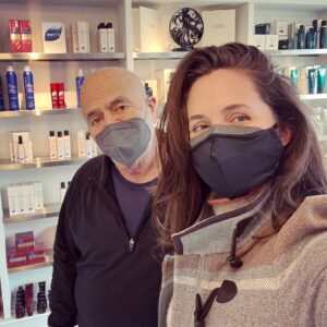 Eliza Dushku Instagram - Easy “Mom Lob” @ hubs longtime salon/stylist @leonandcosalon by the lovely: Leon de Magistris (only 2nd cut since pandemic!) asked him to LOB ME..! Holy hair freedom🕊 😘

Happy Holidays!

#bostonhairstylists #bostonhairstylist #bostonhair #LeondeMagistris 💇🏽‍♀️🙏