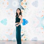 Eliza Sam Instagram - The more we let our lights shine, the more love and light we see in the world around us. This is a quote I found online🤪- do you think it’s true? I want to agree with this, because I find that the more I open my heart, the more I am able to connect with people and community. The way I see it is- nowadays it’s so easy to put yourself out there, which can be a good and bad thing at the same time. Any thoughts on this?🤗