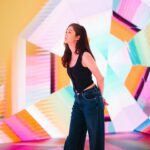 Eliza Sam Instagram - The more we let our lights shine, the more love and light we see in the world around us. This is a quote I found online🤪- do you think it’s true? I want to agree with this, because I find that the more I open my heart, the more I am able to connect with people and community. The way I see it is- nowadays it’s so easy to put yourself out there, which can be a good and bad thing at the same time. Any thoughts on this?🤗