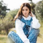 Eliza Sam Instagram - 💙🤍what’s everyone doing today?!