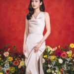 Eliza Sam Instagram - Recently did this shoot and I was so happy to be surrounded by flowers, because I love flowers haha! One of the questions they asked me was “if you were a flower, what kind would you be?” The old me would have wanted to pick a Peony🌸 because I admire its beauty and it has to be taken care of delicately. Nowadays, I really admire daisies🌼-they are cute, but also strong, durable and they can thrive in the wild (which having 2 boys sometimes feel like😅）! Which would you rather live as?