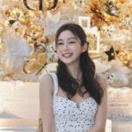 Eliza Sam Instagram – Little bit cold… can you tell?😺🤍
.
.
.
.
@K11MUSEA @Dior #K11MUSEA 
Dress by @mrselfportrait @lanecrawford
