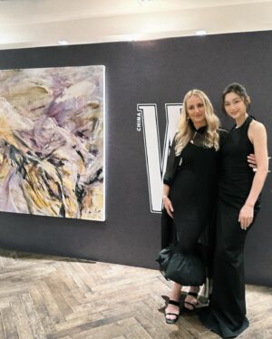 Eliza Sam Instagram - It’s nice to sometimes go out and look at nice things🖤
What a treat👩🏻‍🎨🎨🎟️
.
.
.
#ArtBaselHongKong @ArtBasel
@LanghamHotels @LanghamHK 
@WMag @WMagChina