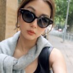 Eliza Sam Instagram - True story!… and the moral of my crazy-eye story: 1- you never know what’s going on with someone else 2- everyone has their own insecurities When I got up this morning it was way worse (much better already in this video) and I thought to myself… should I (1)- cancel all plans, hide inside all day, and let this insecurity get the best of me? Or should I (2)- own this insecurity, and go on and accomplish all the things I planned for the day? I picked 2✌🏻! #moresharinglesscomparing #ownyourinsecurities #crazyeye #selfconfidence #allergyseason Should I share the pic of when the eye was at its worst?!?!🤣🤣🤣🤣 I vote NO, but if enough YESes I will share in stories🤣🤣🤣