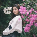 Eliza Sam Instagram - Fresh start to the week, wishing everyone NO Monday blues, ok?! Unpopular opinion, I actually like Mondays 😜 Do you like Mondays?