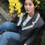 Eliza Sam Instagram – Some people think it’s a waste of money to buy flowers, but I think that the joy they bring is worth something too🌻
What do you think?⬇️