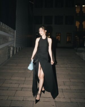 Eliza Sam Instagram - An #ootd from last week… but I still like it tho so🖤
📸 @jeffphancy