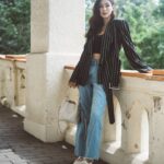 Eliza Sam Instagram – On a cloudy day, let your light shine brighter than the sun!!! ☁️
.
#TodsFW23 #Tods #TodsDiBag @Tods