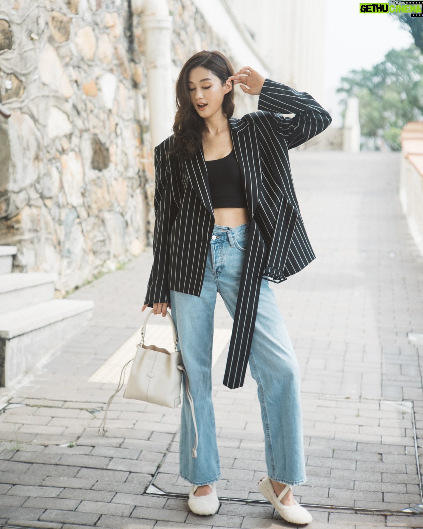 Eliza Sam Instagram - On a cloudy day, let your light shine brighter than the sun!!! ☁️ . #TodsFW23 #Tods #TodsDiBag @Tods