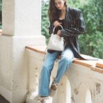 Eliza Sam Instagram – On a cloudy day, let your light shine brighter than the sun!!! ☁️
.
#TodsFW23 #Tods #TodsDiBag @Tods