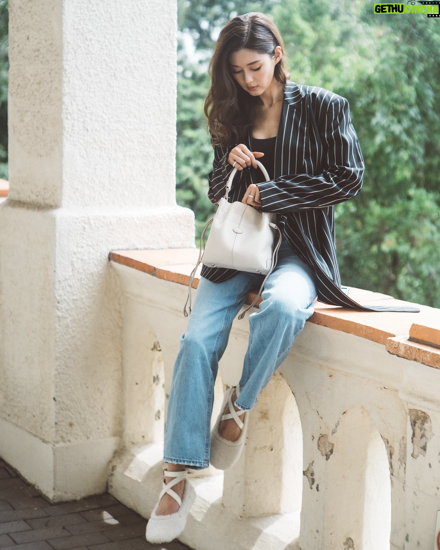 Eliza Sam Instagram - On a cloudy day, let your light shine brighter than the sun!!! ☁️ . #TodsFW23 #Tods #TodsDiBag @Tods