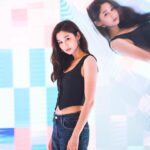 Eliza Sam Instagram - Usually we’re told to smile for pictures… I remember noticing my favorite spice girl, Posh Spice (Victoria Beckham), never smiling in pictures, and when asked about it, she said “I’m smiling on the inside. I feel I have a responsibility to the fashion community.” 🤩🫢 Are you a person who likes to smile in pics? Or NOT smile in pics?