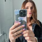 Eliza Taylor Instagram - When you only just realized your fingernails match your phone case 😂 @casetify @thenailbarofficial