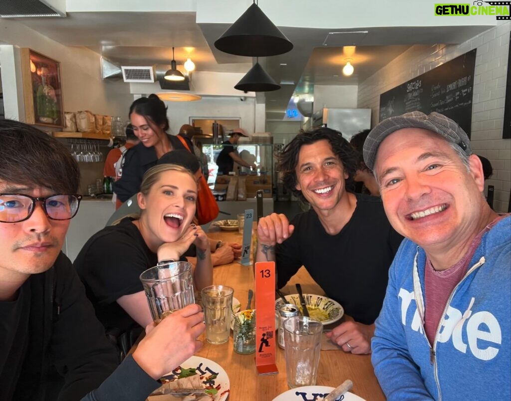 Eliza Taylor Instagram - Feed worthy — Lunch with the bestest!! 💯🥰🙌 #squirl