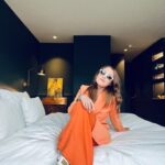 Eliza Taylor Instagram - Tangerine dream 🍊💁‍♀️