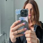 Eliza Taylor Instagram - When you only just realized your fingernails match your phone case 😂 @casetify @thenailbarofficial