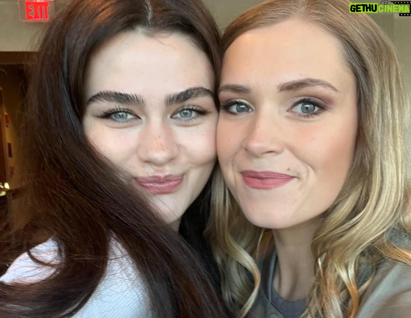 Eliza Taylor - 427K Likes - Some happy snappy’s! 🥰💥🙌 @conageddon