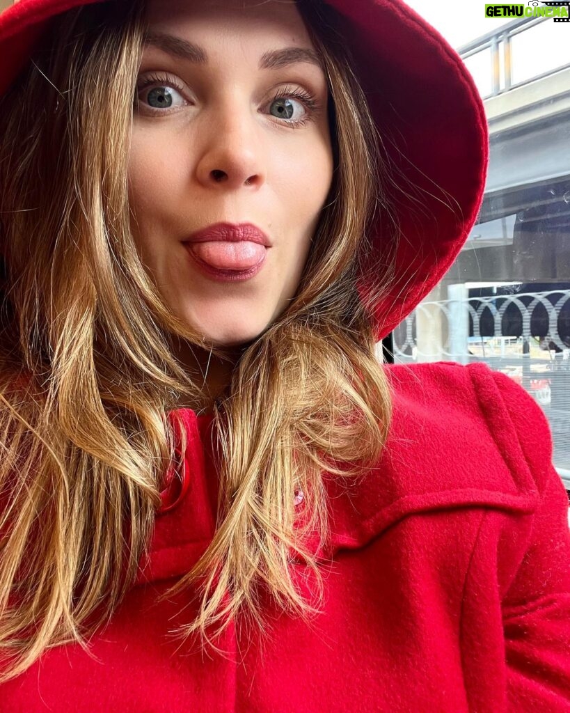 Eliza Taylor Instagram - Little red riding hood ❤️