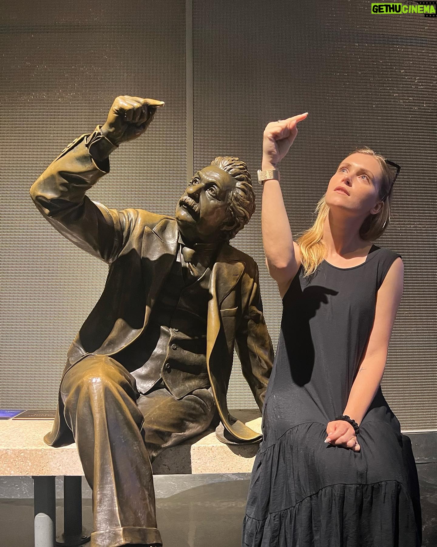 Eliza Taylor Instagram - A great day with my mate Al pondering the theory of relativity