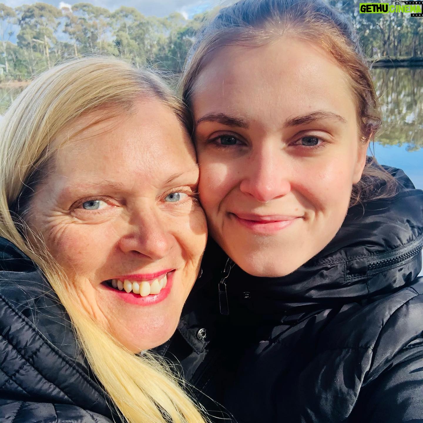 Eliza Taylor Instagram - It’s the end of 2021 which means it’s PHOTO DUMP time! It’s truly been a magical year, I’m so grateful. Be safe out there and have a Happy New Year ♥️💫