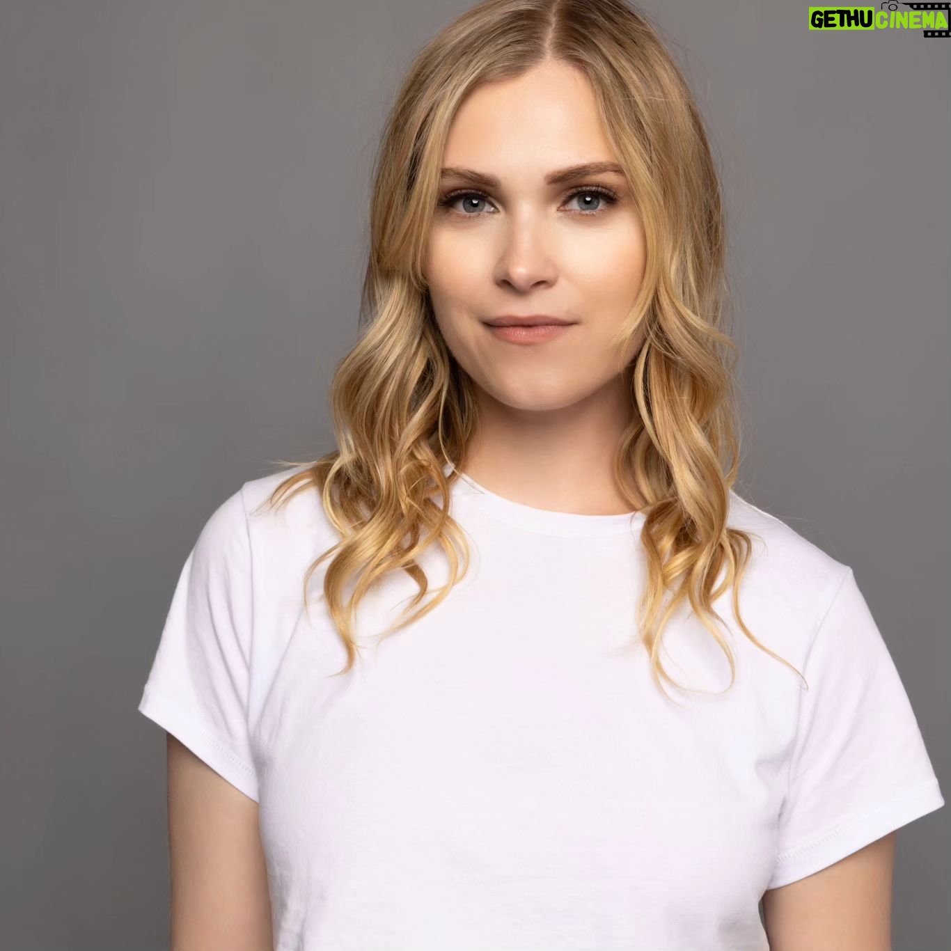 Eliza Taylor Instagram - The amazing Eliza Taylor from The 100 will be signing September 4th!!!! @elizajaneface Check link for details - https://ow.ly/SkcU50PCSWk #The100 #BellamyBlake #ClarkeGriffin #Echo #Emori #BobMorley #ElizaTaylor #TasyaTeles #LuisadOliveira