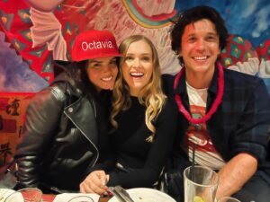 Eliza Taylor Instagram - Reunited and it feels so goooood!!! #the100