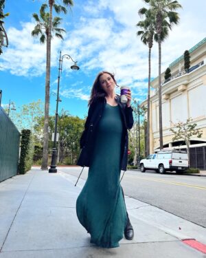 Eliza Taylor Instagram - Once upon a time in LA with the wind in my hair and a bun in the oven! 🌴💕