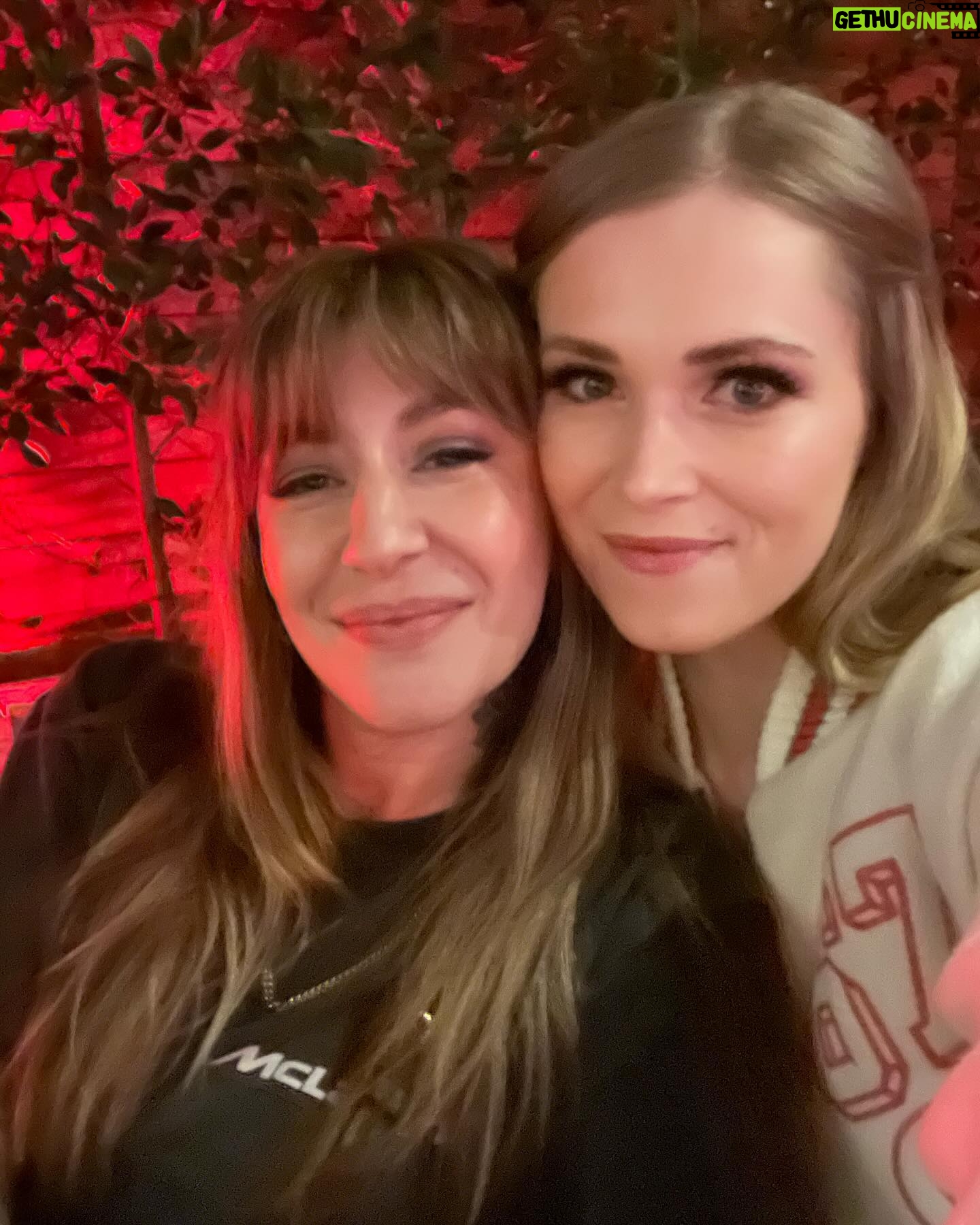 Eliza Taylor Instagram - Oh what a night πΆπ₯³ππΌβ€οΈ #quantumleap #wrapparty