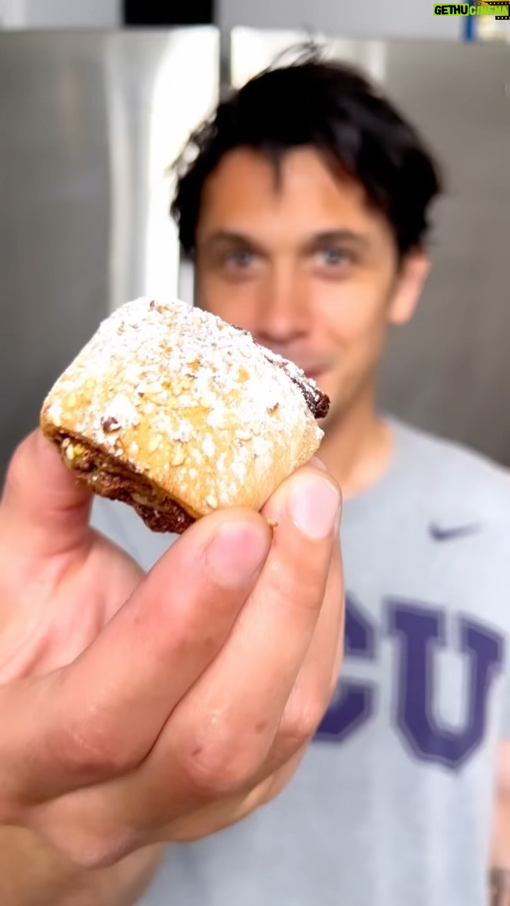 Eliza Taylor - 280.1K Likes - These Nutella, Sesame and Pistachio rolls were delicious!! A slight variation on a recipe by @ottolenghi 💕 Make sure to let your dough rise for 40-60 minutes before rolling out. Bake at 425F for 10 minutes or until golden 🤗🍰