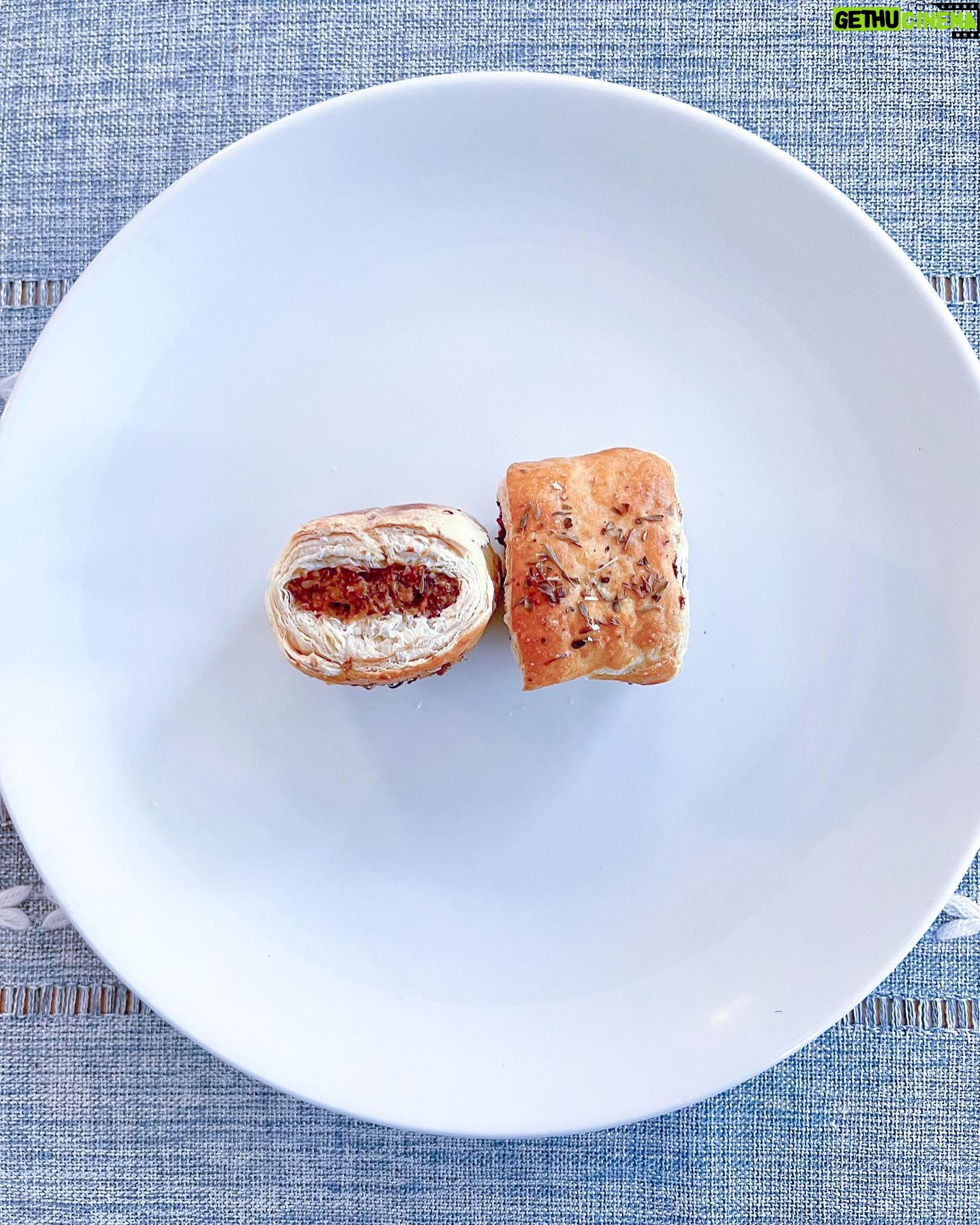 Eliza Taylor Instagram - Homemade Aussie Sausage Rolls - F*CK YEAH! 🤤